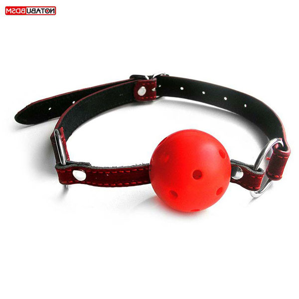 Красно-черный пластиковый кляп-шарик с отверстиями Ball Gag