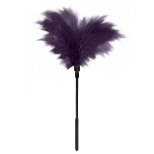 Пластиковая метелочка с фиолетовыми пёрышками Small Feather Tickler - 32 см.