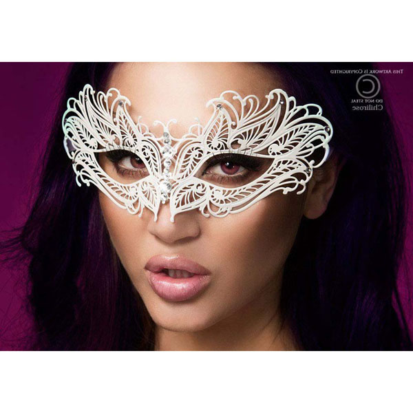 Изысканная белая карнавальная маска Chilirose