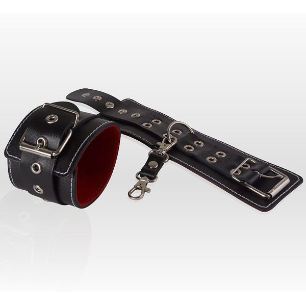 Чёрные кожаные наручники с контрастной строчкой и красной изнанкой