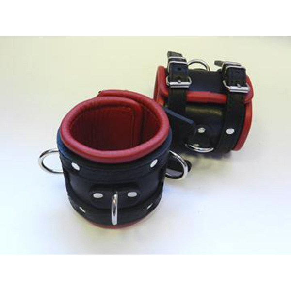 Широкие обёрнутые наручники с красным кожаным подкладом